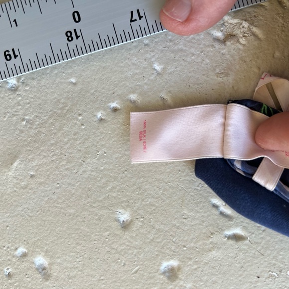 Vintage Victoria Secret Silk Robe - Picture 10 of 11